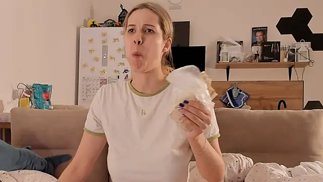 Girl alone home online show from May 2026 04:49:02 PM
