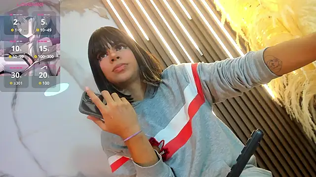 Snapshot of Tiff_Valentine chatting on March 2025 09:45:01 PM Tiff Valentine online show from March 2025 09:45:01 PM