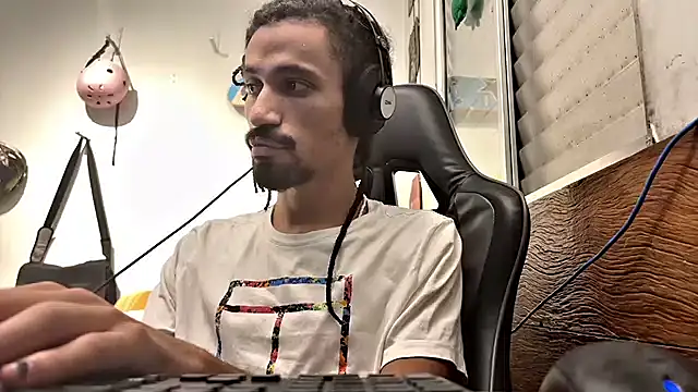 Snapshot of hotcamboy420 chatting on February 2025 06:21:01 AM hotcamboy420 online show from February 2025 06:21:01 AM