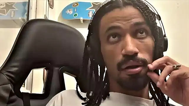 Snapshot of hotcamboy420 chatting on February 2025 04:04:02 AM hotcamboy420 online show from February 2025 04:04:02 AM