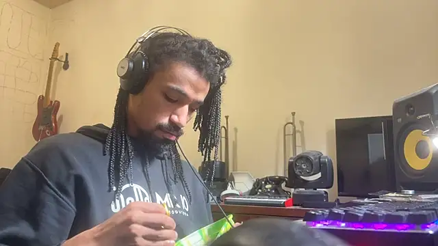 hotcamboy420 online show from November 2025 01:23:01 PM