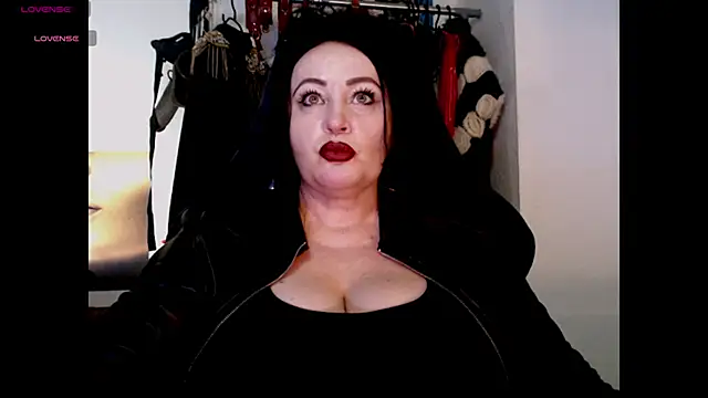 Snapshot of NannaGlossa chatting on November 2025 01:39:01 PM NannaGlossa online show from November 2025 01:39:01 PM