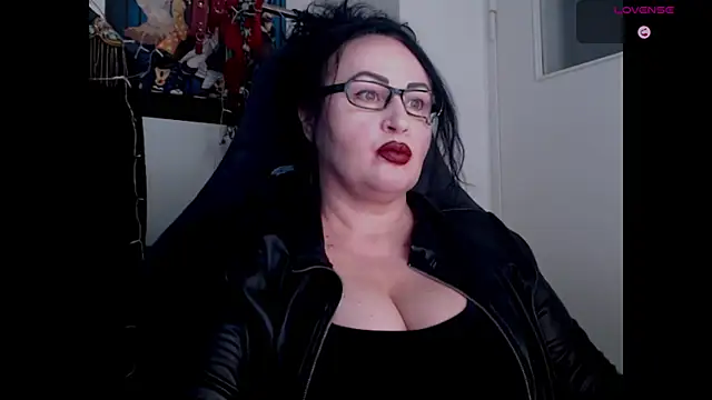 Snapshot of NannaGlossa chatting on November 2025 11:21:02 AM NannaGlossa online show from November 2025 11:21:02 AM