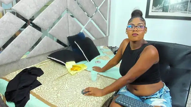 EvaxEmma online show from March 2026 01:41:01 PM