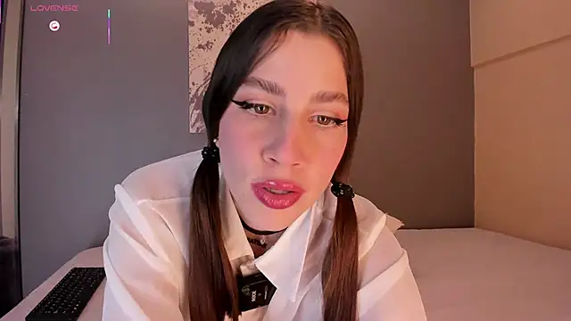 Snapshot of LynnSam_ chatting on September 2025 11:10:01 PM LynnSam online show from September 2025 11:10:01 PM