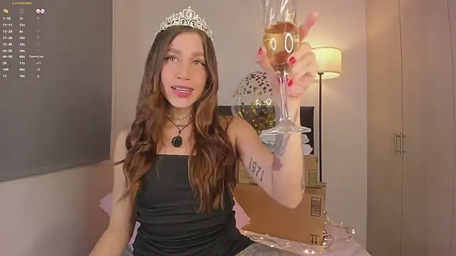 Snapshot of LynnSam_ chatting on October 2025 12:20:02 AM LynnSam online show from October 2025 12:20:02 AM