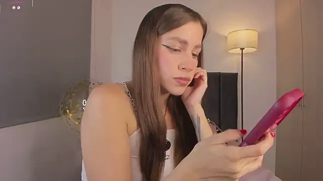 Snapshot of LynnSam_ chatting on October 2025 09:47:01 PM LynnSam online show from October 2025 09:47:01 PM