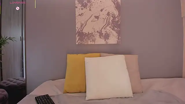 Snapshot of LynnSam_ chatting on October 2025 11:23:01 PM LynnSam online show from October 2025 11:23:01 PM