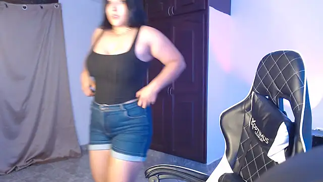 Snapshot of Zetrionn chatting on January 2025 02:33:01 AM Zetrionn online show from January 2025 02:33:01 AM