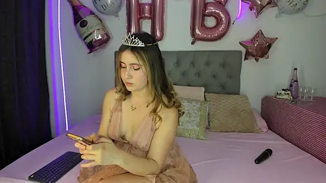 Snapshot of Nicol_Swift_ chatting on September 2025 12:10:02 AM Nicol Swift online show from September 2025 12:10:02 AM