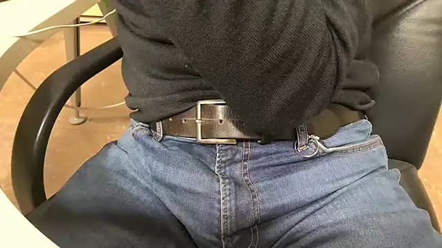 alessandroman2114 online show from March 2026 05:51:02 PM