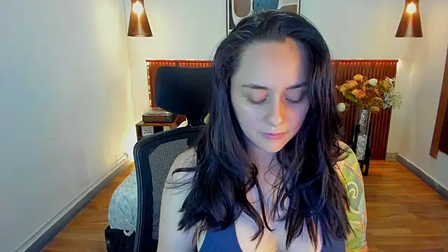 Snapshot of KatherineBond chatting on May 2026 07:19:02 PM KatherineBond online show from May 2026 07:19:02 PM