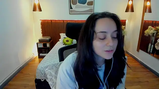 Snapshot of KatherineBond chatting on May 2026 07:10:02 PM KatherineBond online show from May 2026 07:10:02 PM