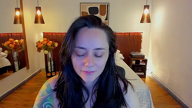 Snapshot of KatherineBond chatting on June 2026 06:43:01 PM KatherineBond online show from June 2026 06:43:01 PM