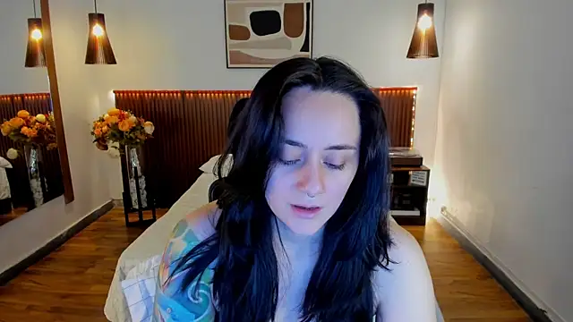 Snapshot of KatherineBond chatting on June 2026 06:20:01 PM KatherineBond online show from June 2026 06:20:01 PM