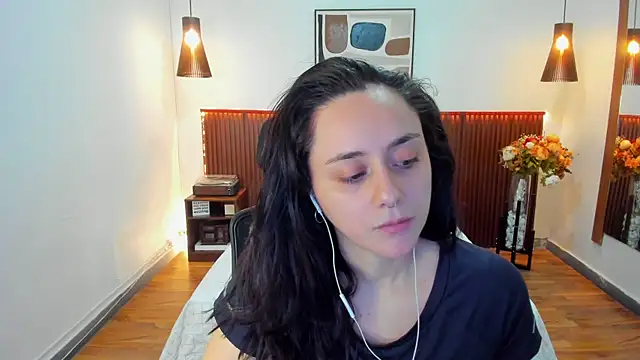 Snapshot of KatherineBond chatting on July 2026 04:00:01 PM KatherineBond online show from July 2026 04:00:01 PM