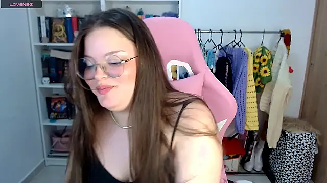 Snapshot of Gabiwaifu chatting on November 2025 01:06:01 AM Gabiwaifu online show from November 2025 01:06:01 AM