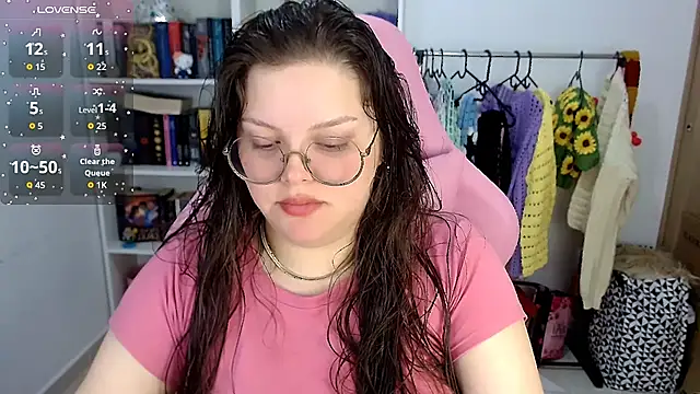 Snapshot of Gabiwaifu chatting on November 2025 06:55:01 AM Gabiwaifu online show from November 2025 06:55:01 AM