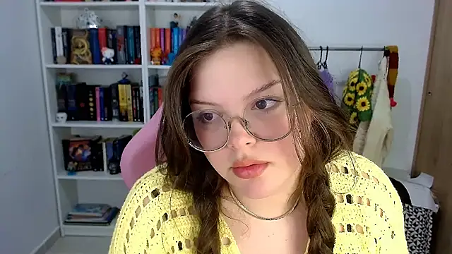 Snapshot of Gabiwaifu chatting on November 2025 05:17:01 AM Gabiwaifu online show from November 2025 05:17:01 AM