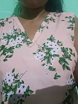 Snapshot of Priya_Bong chatting on October 2025 03:43:01 PM Priya Bong online show from October 2025 03:43:01 PM