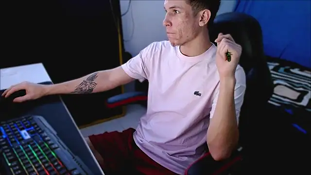 deividcloud36 online show from February 2026 06:38:01 PM