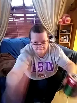 Snapshot of Bayou_Woman68 chatting on December 2025 08:59:01 PM Bayou Woman68 online show from December 2025 08:59:01 PM