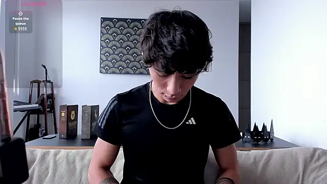 Snapshot of im__thomass chatting on November 2025 08:33:02 PM im thomass online show from November 2025 08:33:02 PM