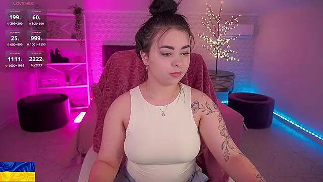 Snapshot of SusieWood chatting on April 2026 09:09:02 PM SusieWood online show from April 2026 09:09:02 PM