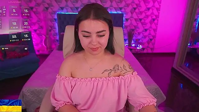 Snapshot of SusieWood chatting on May 2026 08:04:02 PM SusieWood online show from May 2026 08:04:02 PM
