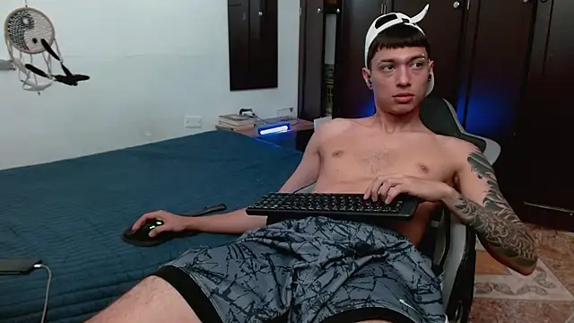 aaron blug online show from December 2025 04:35:02 PM