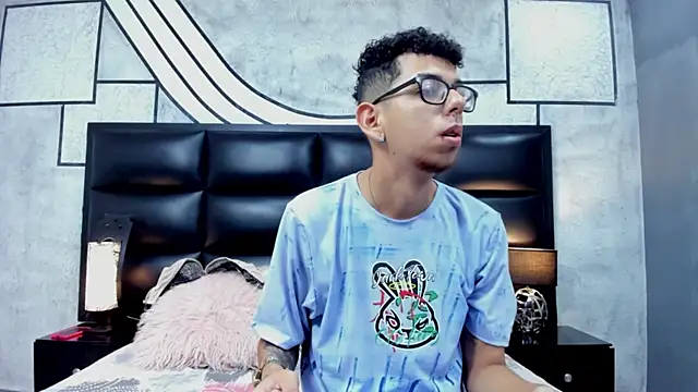 Derek and Skarlet online show from March 2025 11:10:02 AM