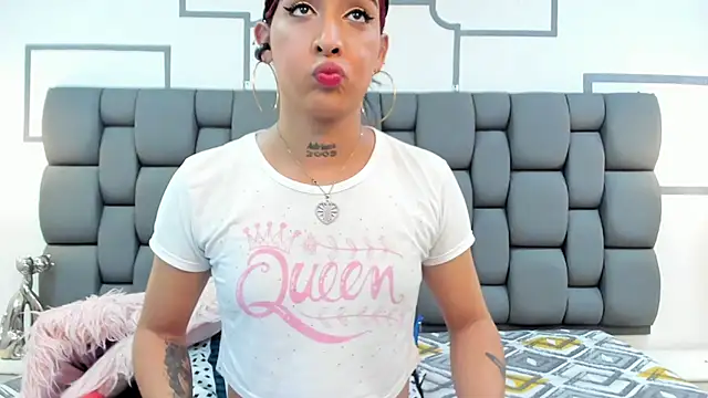 Derek and Skarlet online show from September 2025 03:00:02 PM