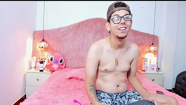 Derek and Skarlet online show from November 2025 03:51:01 PM