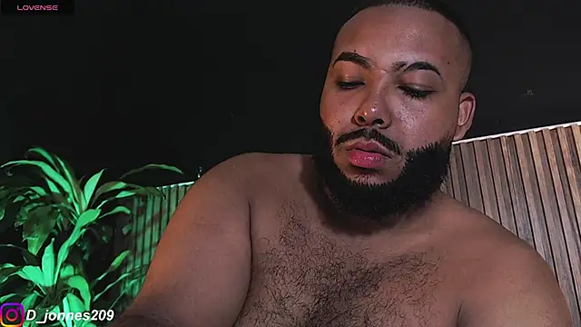 Snapshot of DilanJonnes_ chatting on October 2025 11:15:01 PM DilanJonnes online show from October 2025 11:15:01 PM