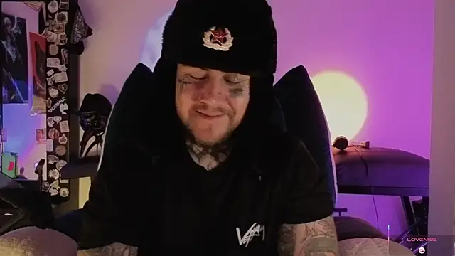 Snapshot of Ash_gusbig chatting on November 2025 04:37:02 AM Ash gusbig online show from November 2025 04:37:02 AM