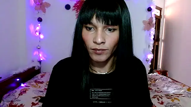 carolinemiller7 online show from December 2024 09:41:02 PM