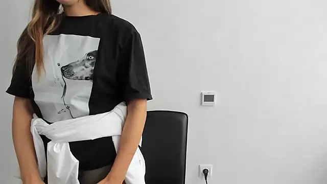 Summmmersky online show from November 2025 11:21:01 AM