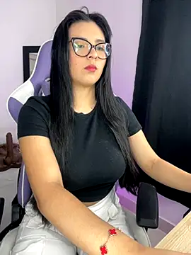 Snapshot of Madyson_Hot chatting on November 2025 12:44:02 PM Madyson Hot online show from November 2025 12:44:02 PM