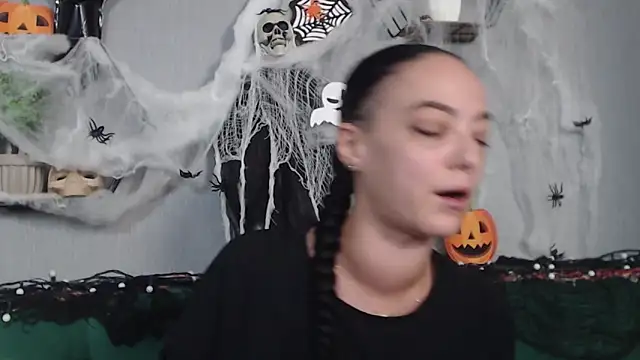 Snapshot of IzabelllNoir chatting on October 2025 09:59:01 AM IzabelllNoir online show from October 2025 09:59:01 AM