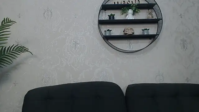 Snapshot of IzabelllNoir chatting on November 2025 07:51:01 AM IzabelllNoir online show from November 2025 07:51:01 AM