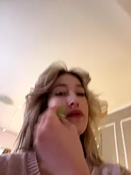 SerenaBennet online show from December 2025 08:34:02 AM