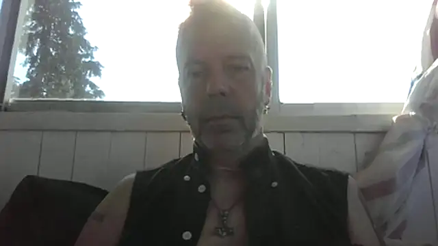Snapshot of SHARPSkinhead chatting on June 2026 06:47:02 AM SHARPSkinhead online show from June 2026 06:47:02 AM