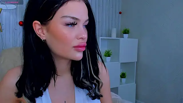 Angel Sapphire  online show from December 2024 11:55:01 AM