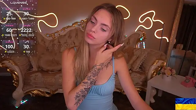 Snapshot of ChloeBrightt chatting on October 2025 08:05:02 PM ChloeBrightt online show from October 2025 08:05:02 PM