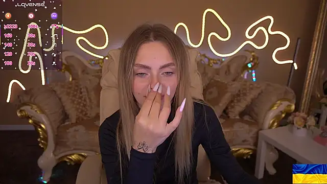 Snapshot of ChloeBrightt chatting on October 2025 08:20:02 PM ChloeBrightt online show from October 2025 08:20:02 PM