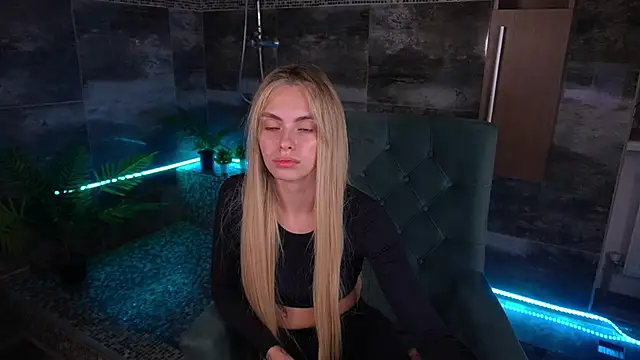 Snapshot of ChloeBrightt chatting on November 2025 08:42:02 PM ChloeBrightt online show from November 2025 08:42:02 PM