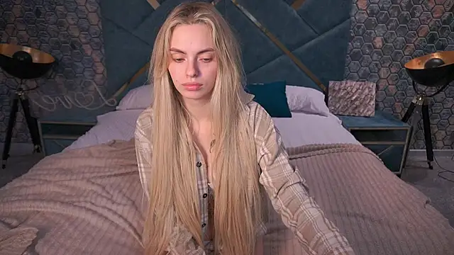 Snapshot of ChloeBrightt chatting on November 2025 08:53:01 PM ChloeBrightt online show from November 2025 08:53:01 PM