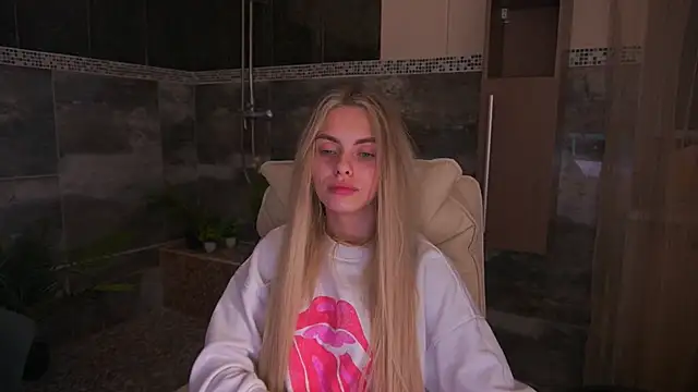 Snapshot of ChloeBrightt chatting on November 2025 09:17:01 PM ChloeBrightt online show from November 2025 09:17:01 PM