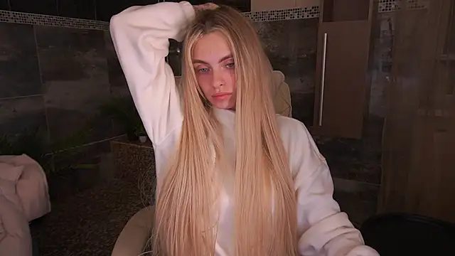 Snapshot of ChloeBrightt chatting on December 2025 09:09:02 PM ChloeBrightt online show from December 2025 09:09:02 PM