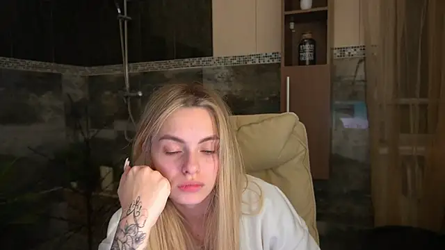 Snapshot of ChloeBrightt chatting on December 2025 08:48:01 PM ChloeBrightt online show from December 2025 08:48:01 PM